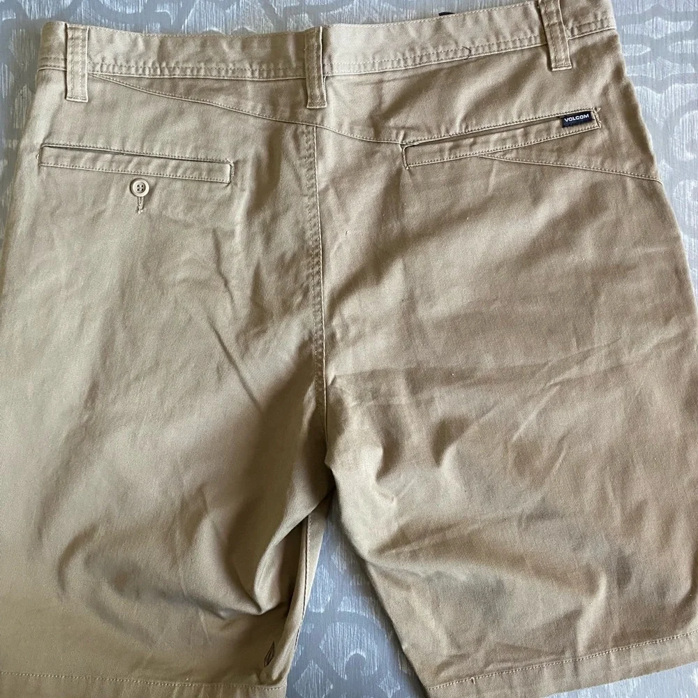 Volcom tan men’s shorts‎ waist size 38